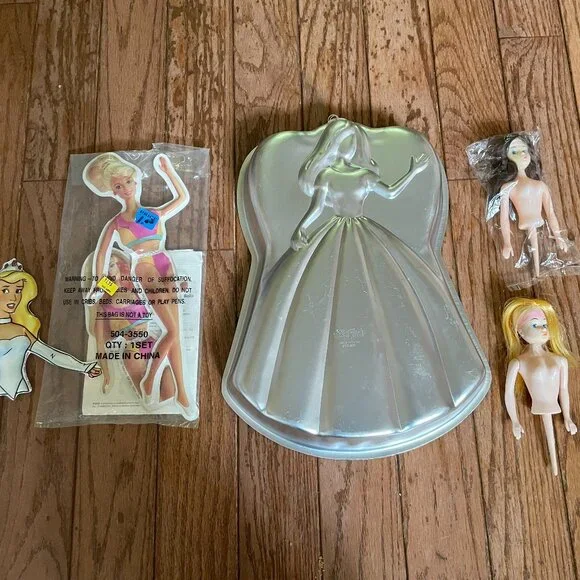 Vintage | Kitchen | Vintage 998 Wilton Mattel Barbie Princess Aluminum Cake  Pan W Cake Toppers | Poshmark